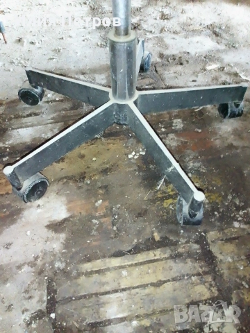 офис стол на колелата, въртящ се, метален. , снимка 3 - Столове - 53695099