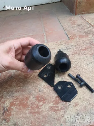 Kawasaki er6n Кавазаки ер6н 2014-2019 оригинални краш тапи защита Crash Bar Slider Слайдери, снимка 7 - Аксесоари и консумативи - 50392637