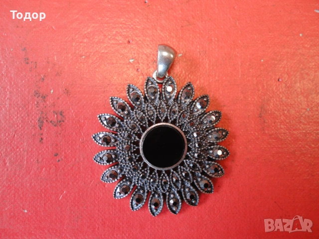 Страхотна колие медальон с камъни , снимка 6 - Колиета, медальони, синджири - 53302606