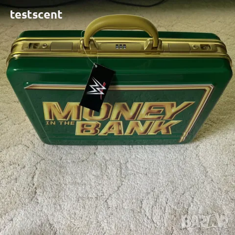 WWE Money In The Bank Briefcase куфар Brand New With Keys & Tags колекционерски Договорът в куфарче , снимка 3 - Фен артикули - 48671977