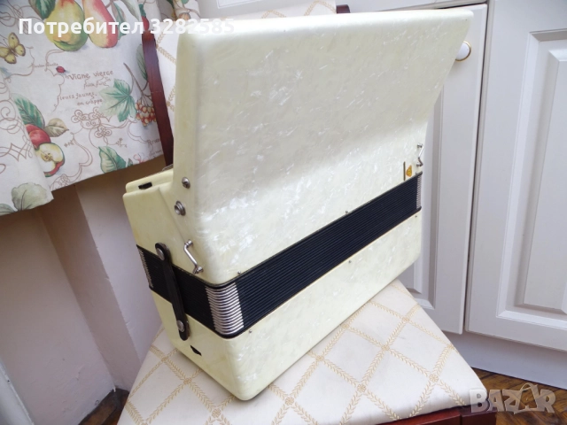 Акордеон Велтмайстер Стела 60 баса, снимка 8 - Акордеони - 52804496