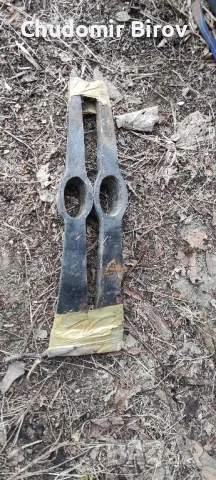 Две масивни кирки