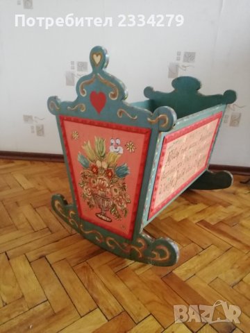 Старо бебешко легло-люлка. Изцяло ръчно изработено-рисувано. 