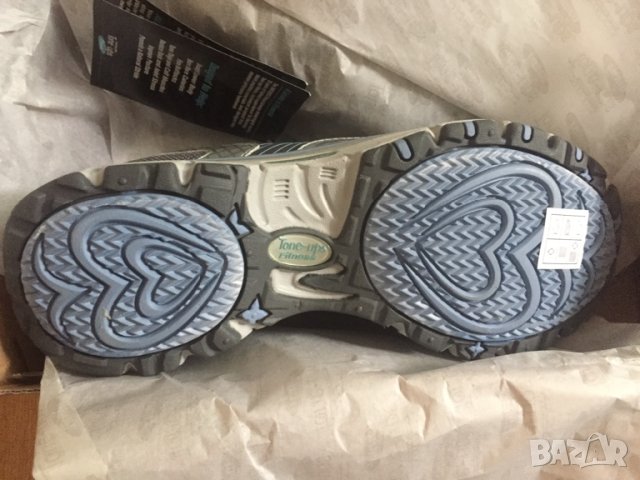 Дамски маратонки  merrell носени и  skeshers   чисто нови, снимка 3 - Маратонки - 37894284