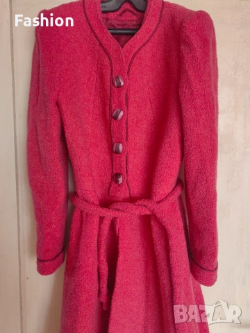Дамска палто в малинен цвят