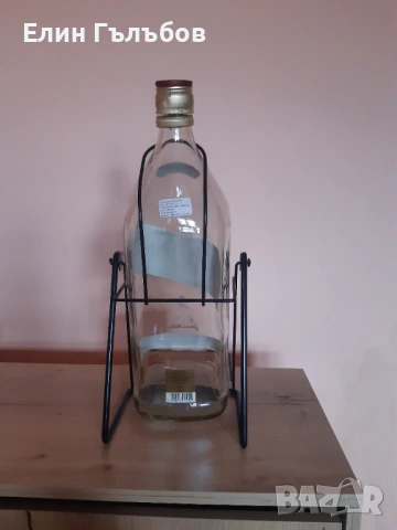 Галон от уиски JOHNNIE WOLKER на люлка, 4.5 литра, снимка 2 - Други стоки за дома - 53008129