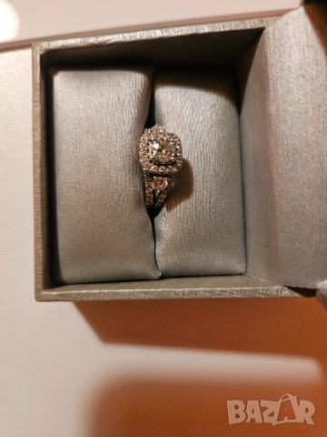 Продавам красив пръстен, подходящ за годеж 