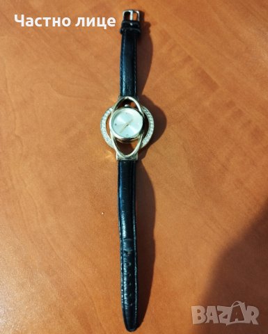 Интересен дамски часовник на Avon с  камъни , снимка 1 - Дамски - 40141910