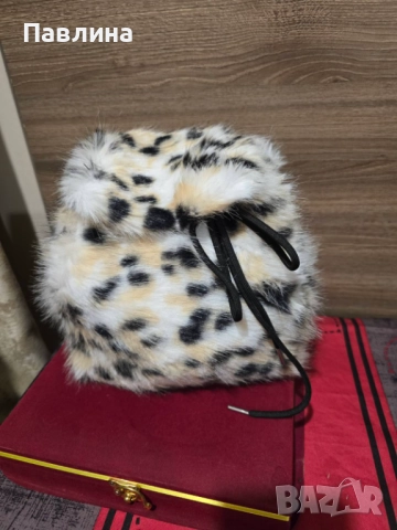 Дамска пухена нова раница, снимка 2 - Чанти - 52079987