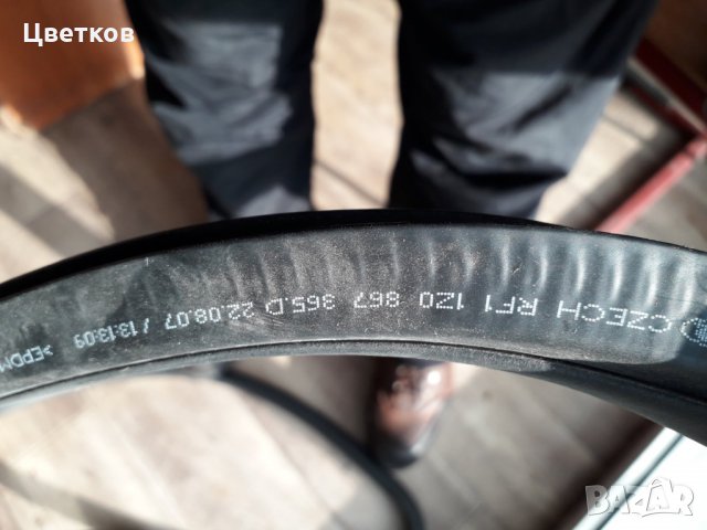 Продава уплътнител за предна дясна врата Шкода Октавиа 