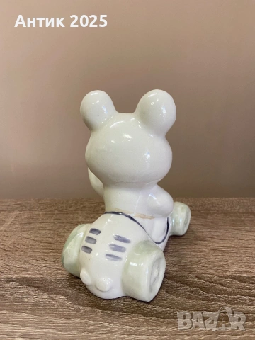 Порцеланова статуетка „Олимпийското мече в състезателен автомобил“ — Коростен, винтидж, снимка 2 - Антикварни и старинни предмети - 53238594