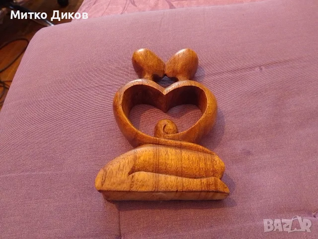 Дървена скулптура нова Индонезия  мъж и жена целуващи се 15см но