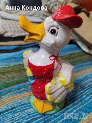 Порцеланова фигура на пате 