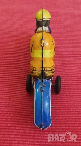 Тенекиена играчка 60 те Моторист Унгария. , снимка 2 - Колекции - 42012513