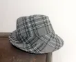 Дамска шапка сиво каре, снимка 4