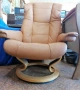 Стилно и изключително удобно релакс кресло от естествена кожа в топъл карамелен цвят. , снимка 4
