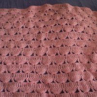 Плетен на една кука розов триъгълен шал, снимка 4 - Шалове - 34544456
