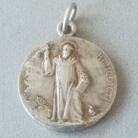 Медальон St. BENEDICTI. Свети Бенедикт. Католически. Християнски. Закрилник, снимка 1 - Антикварни и старинни предмети - 40884200