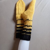 Ръчно плетени дамски чорапи  размер 38, снимка 1 - Дамски чорапи - 41932856