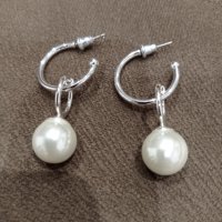 Висящи обеци с перли от Avon, снимка 1 - Обеци - 42656338