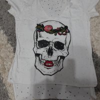 Дамска тениска на дупки с череп, снимка 1 - Тениски - 42216401
