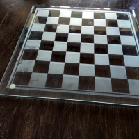 Стъклен шах,дъска-без фигурите!, снимка 1 - Шах и табла - 36045816
