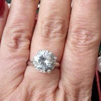 Един скромно изглеждащ сребърен пръстен с голям бял топаз / проба 925 , снимка 2 - Пръстени - 42328197