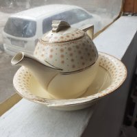 Английски порцелан чайник с купа маркировки, снимка 1 - Антикварни и старинни предмети - 35973042
