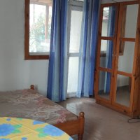 Единични стаи за дългосрочен наем в центъра на Банско, снимка 2 - Стаи под наем - 16209465