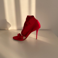 Елегантна червена обувка от стегната материя ( ликра) петата на обувките е подсилена. Тест и преглед, снимка 5 - Дамски обувки на ток - 36252177