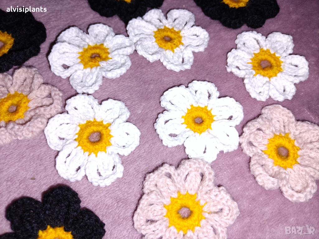 Комплект от 30 ръчно изработени декоративни цветя – нежност и стил за всеки повод, снимка 1