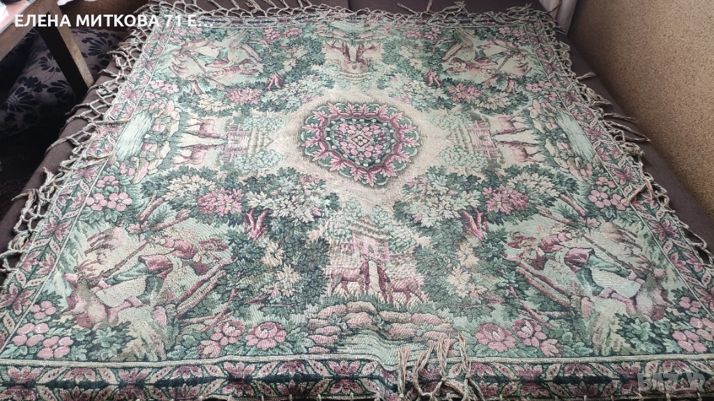 Тежка покривка за маса или диван/фотьойл с ловни сцени тъкана в жакардова техника, снимка 1