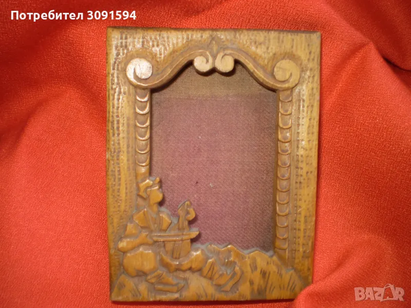 Врамка настолна рамка дърворезба фигура гайдар, снимка 1