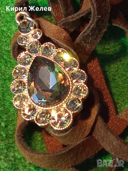 КРАСИВ ВИНТИДЖ - АРТ СРЕБРИСТ МЕДАЛЬОН с ФАСЕТИРАНИ КРИСТАЛИ и ШНУРЧЕ от ВЕЛУР 21232, снимка 1