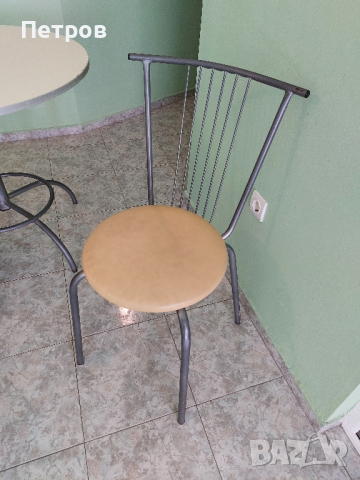 Кръгла маса с 4 стола, налични 4 комплекта, снимка 2 - Маси - 44713241