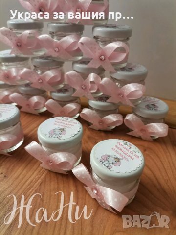 Свещ в украсено бурканче подаръчета за гостите на бебешка погача на тема Слонче