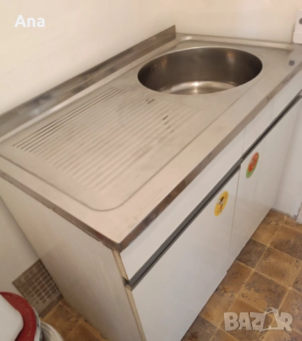 Продавам кухненски шкаф  с мивка алпака
