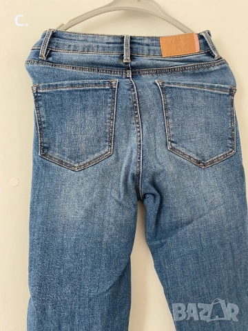 Дамска дънки Stradivarius, снимка 2 - Дънки - 53176182