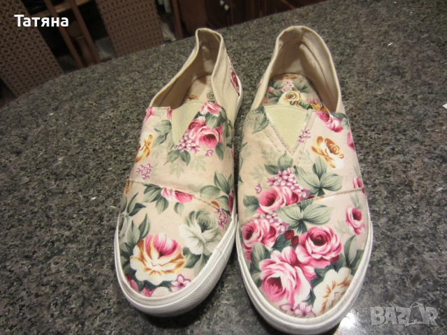 Обувки на цветя  и кецове, снимка 8 - Дамски ежедневни обувки - 30189992