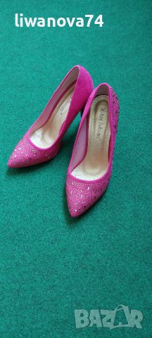 Елегантни розови обувки номер 36