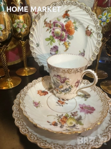 Circa 1894 наличие на няколко великолепни тройни сета съвместимост на чашката около 175 мл, 