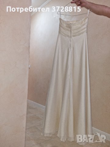 Продавам рокля булченска 