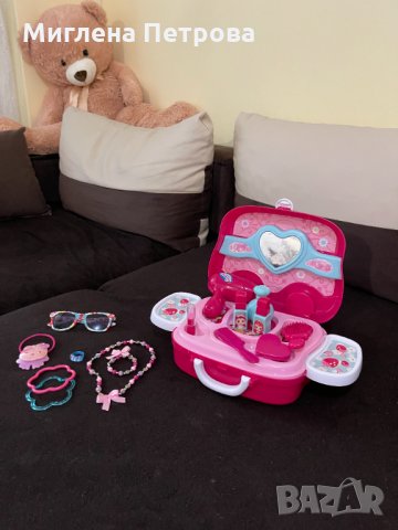 детска тоалетка за гримиране в куфарче