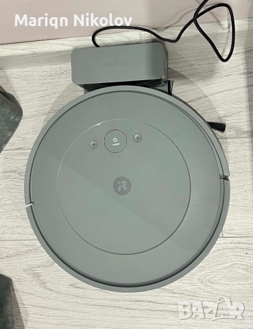 Продавам робот прахосмукачка с моп iRobot Roomba Combo Y011640