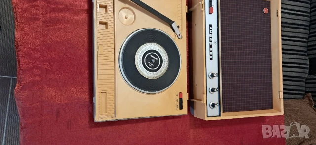 Ретро грамофон , снимка 4 - Антикварни и старинни предмети - 50978973