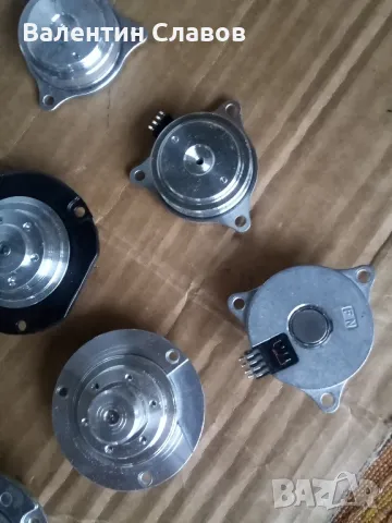 Двигатели от хард диск, снимка 3 - Друга електроника - 48460062