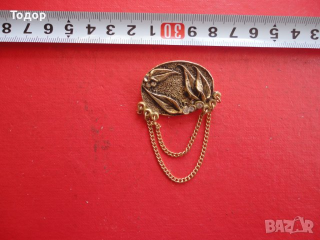 Невероятна позлатена немска брошка с камъни 