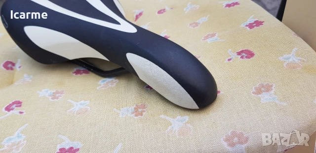 Седалка черно бяла, снимка 4 - Части за велосипеди - 51342762