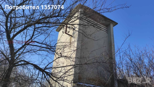 Продавам два парцела с постройки от стопански двор