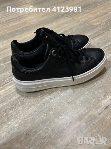 Обувки на Guess 40 номер, снимка 5 - Маратонки - 53226080